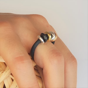 Silicone Wedding Band Woman, Dainty Band Black Ring for Woman, Silicon Ring with Gold & Silver Metal Beads Ring, Minimal Modern Ring women