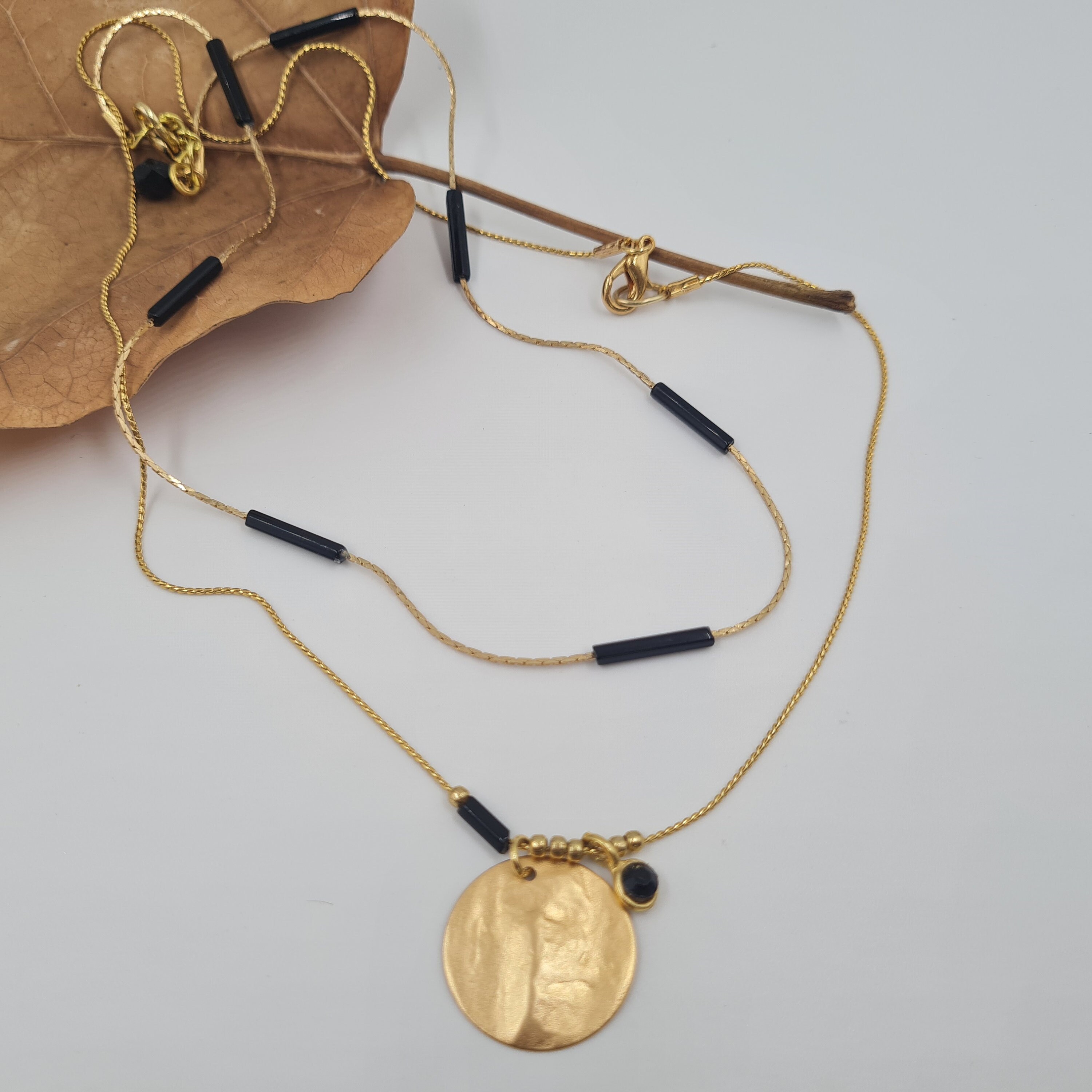 Collier Et Boucles D'oreilles Ensemble Plaqué Or Avec Perles Noires - Style Classique
