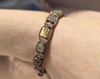 Gewebtes Mesh-Armband, Magnetverschluss, metallische Holzperlen