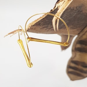 Moderne gehamerde staafoorbellen, 14k gold filled handgemaakte oorringen, minimalistische gouden oorbellen bungelen, minimalistische geometrische oorbellen,