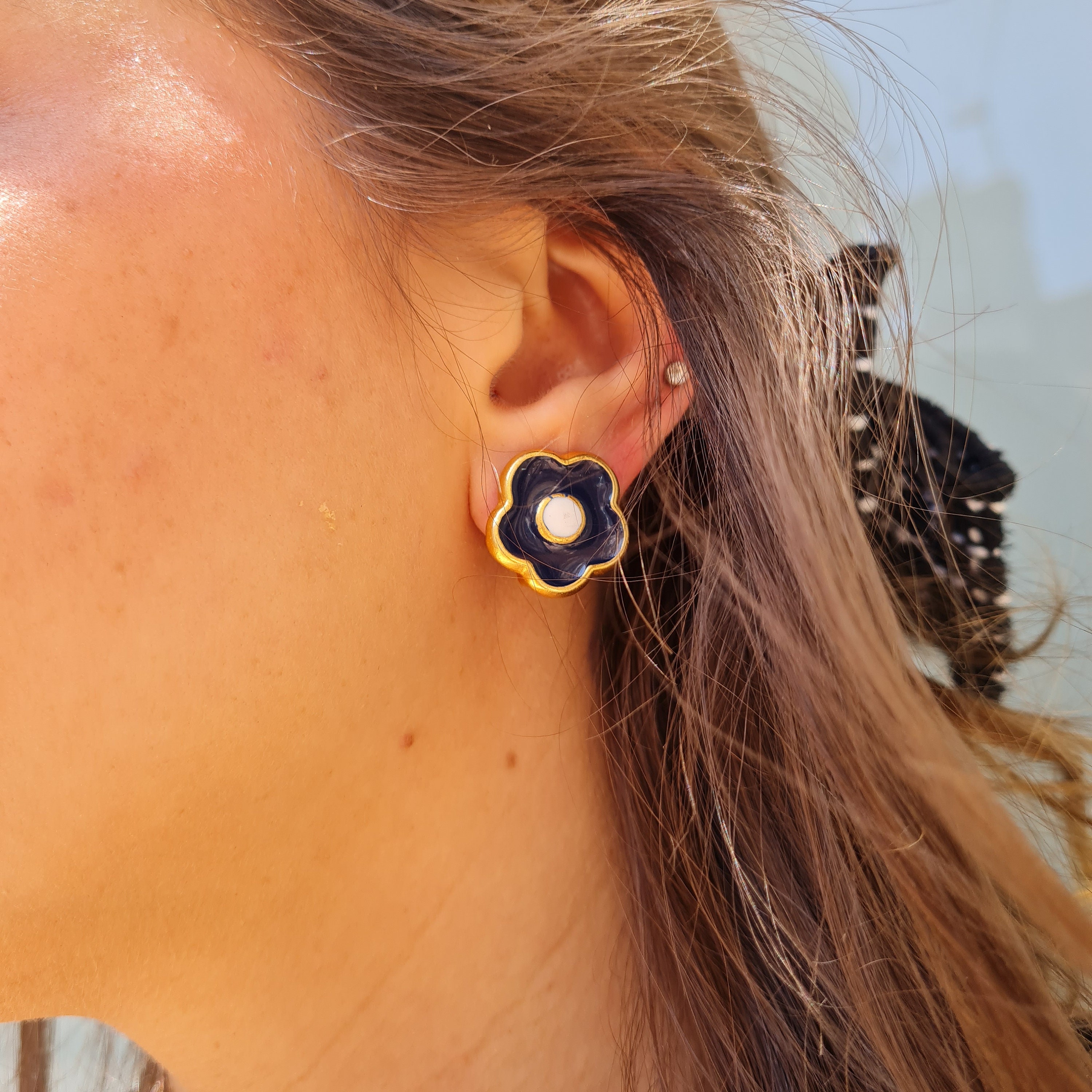 フラワーカットクリップオンイヤリング il_fullxfull.3107407739_hzff.jpg