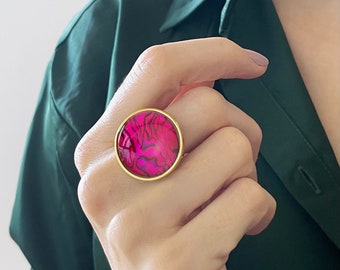 Fuchsia Statement Ring, Round Cocktail Ring in Gold with Bright Fuchsia Abalone, Pink and Gold Ring, Fuchsia Adjustable Ring, Large Ring