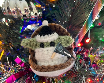 Adorno navideño de Baby Grogu Yoda de la NFL, El Niño, llavero de Papá Noel, amigurumi de fútbol americano, peluche kawaii, animal de peluche, regalo de Star Wars, universitario