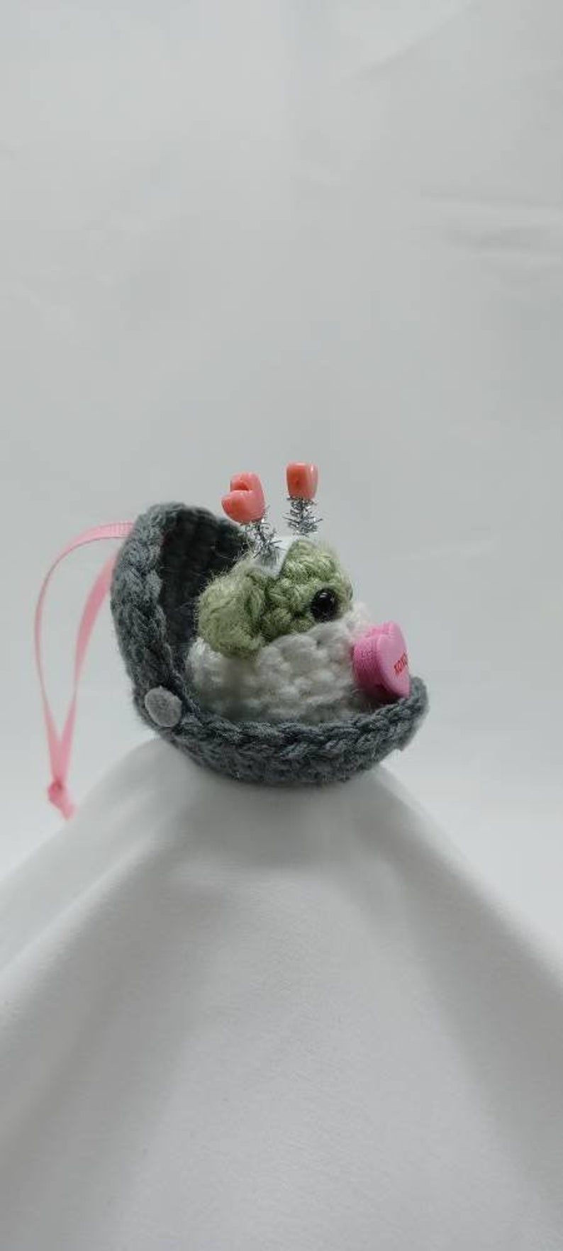 Adorno de Baby Grogu Yoda, El Niño, Llavero de San Valentín, Muñeco Amigurumi, Lindo Peluche Kawaii, Regalo de Animal de Peluche, Mandaloriano Mini Amor imagen 2