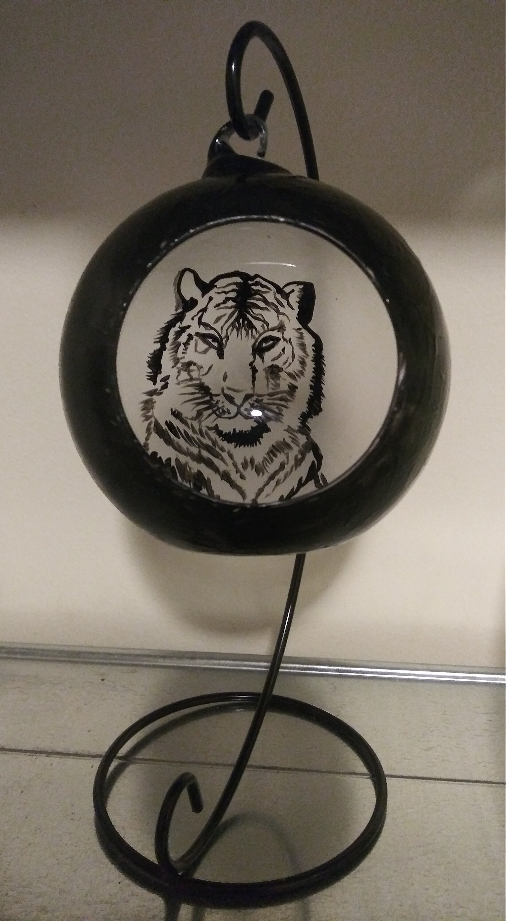 Tiger inside his cave gift candle holder hand painted on glass and stander. - Thumbnail 5