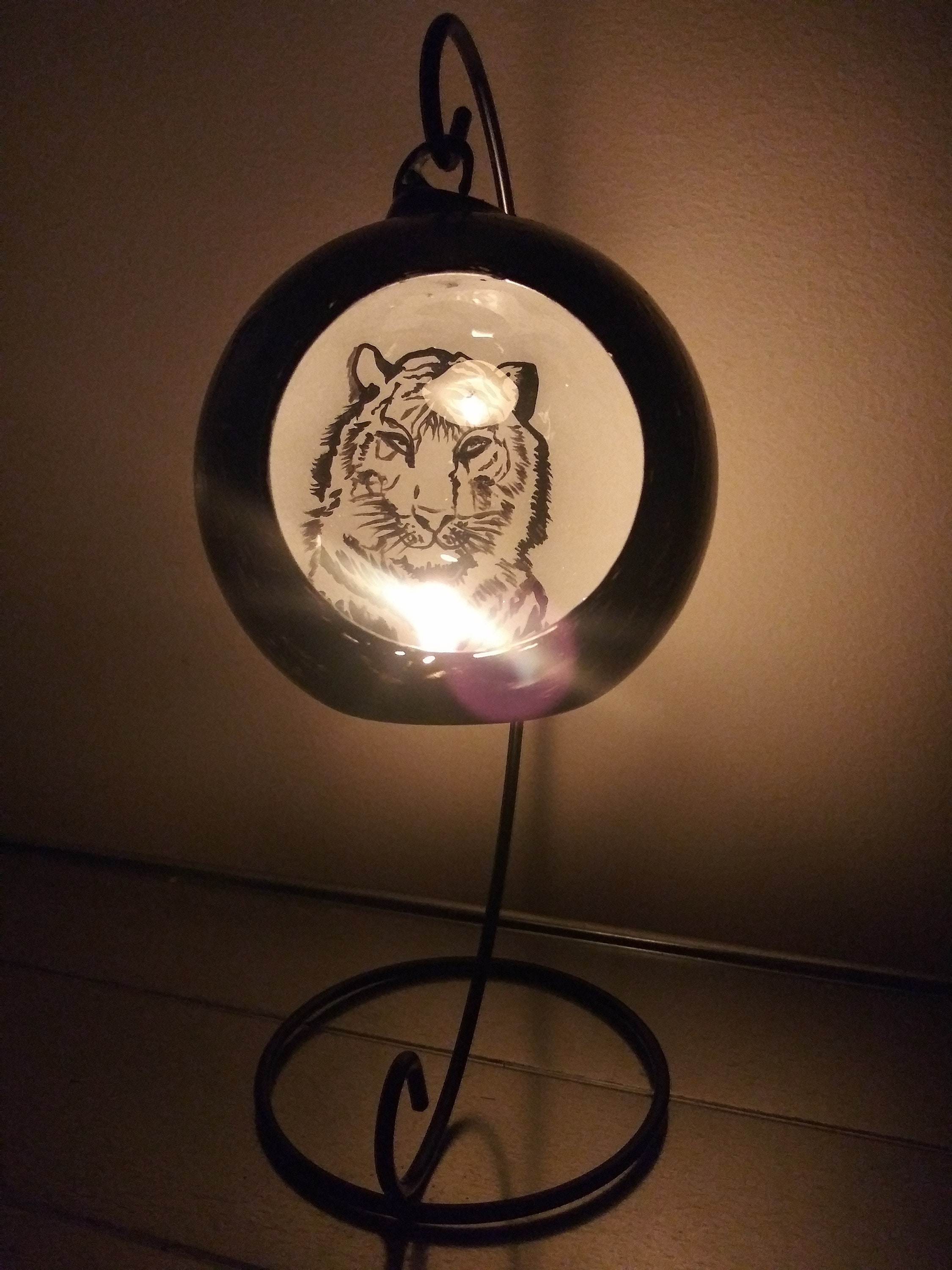 Tiger inside his cave gift candle holder hand painted on glass and stander. - Thumbnail 4