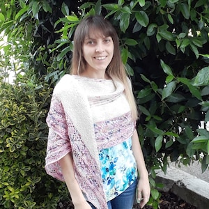 PDF Knitting Pattern - Profumo di Primavera Shawl - Shawl pattern in english & italiano - asymmetrical two colors wrap with stripes and lace