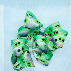 Baby Alien/ boutique bow/ cheer bow/ space baby/ star