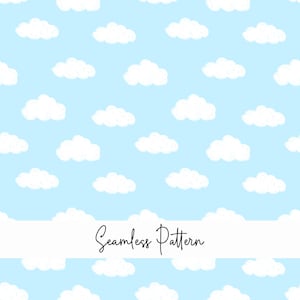 Op de afbeelding: Een naadloos patroon met witte, handgetekende wolken verspreid over een lichtblauwe achtergrond. Een horizontale witte balk is over het onderste deel van de afbeelding geplaatst met de zwarte tekst Seamless Pattern erop gedrukt.