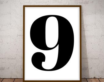 Number Nine Distressed Classic Typeface Numeral Character