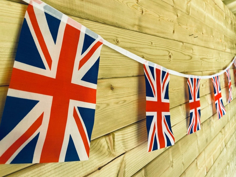 Union Jack Bunting - Traditional and perfect for Royal, Vintage, Military & Sporting Events, Quintessentially British 9m / 30ft 24 Flag 