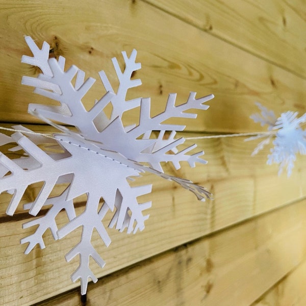 Snowflake Garland / Bunting - Mixed Size 3D White Shimmer Card Snowflakes On White String For Xmas or Festive Frozen Winter Themed Events 3m