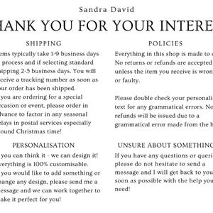 Puede incluir: Texto negro sobre fondo blanco. El texto principal es "THANK YOU FOR YOUR INTEREST". Hay secciones sobre env&iacute;o, pol&iacute;ticas, personalizaci&oacute;n y consultas. El nombre de la tienda es "Sandra David".