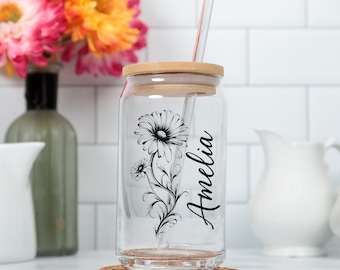 Copo de café gelado personalizado com flor de nascimento, copo de vidro de 473 ml, copo de cerveja personalizado com tampa e canudo, presente para madrinhas, convite para madrinhas
