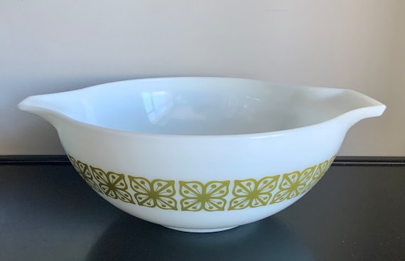 Sold at Auction: Pyrex Autumn Floral & Green Glass Mixing Bowls LOT