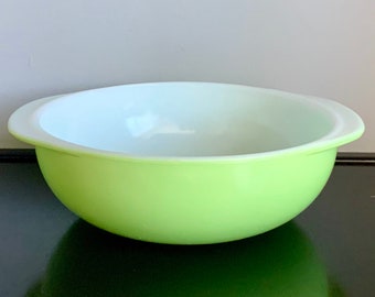 Vintage Pyrex Lime 2 Qt. Round Casserole (024) — Free Shipping!!