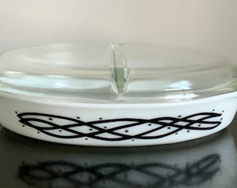 Vintage Pyrex Promotional 1958 Oval Lidded 2.5Qt. Cinderella Divided Serving Dish -- Barbed Wire -- Free Shipping!!