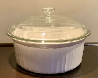 Corning French White 2 1/2L Round Covered Casserole (F-1-B) -- Free Shipping!!