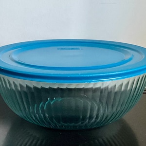 Vintage Pyrex Sculptured Clear Extra Large Serving/Salad Bowl (Aqua Tint) with Plastic Cover — 7404-S & 7404-PC — Free Shipping!!