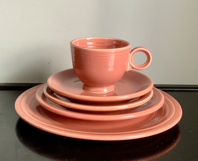 5-Piece Set of Vintage Fiestaware Rose Lunch, Salad & Bread Plate, Cup, Saucer Free Shipping Bild 1