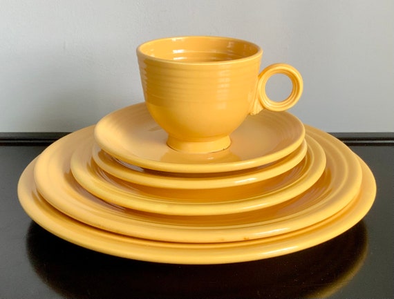 6-piece Set of Vintage Yellow Fiestaware -- Dinner, Lunch 6-piece Set of Vintage Yellow Fiestaware -- Dinner, Lunch