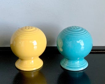Set of 2 Vintage Fiestaware Bulb Shakers - Yellow & Turquoise -- Free Shipping!!