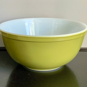 Vintage Pyrex Verde Green Mixing Bowl, 8-inch No. 403
