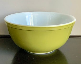 Vintage Pyrex Verde Green 8” Mixing Bowl 403 — Free Shipping!!