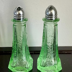 Vintage Set of Anchor Hocking Princess Green Salt & Pepper Shakers — Free Shipping!!