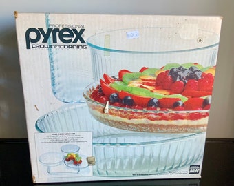 Pyrex 4-Piece Fluted Cookware Set — New/Unused in Original Box — Free Shipping!!