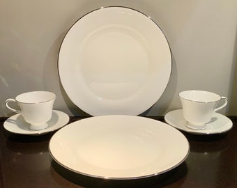 6-Piece Set of Wedgwood Silver Ermine China  (R4452) — 2 Dinner Plates, Cups & Saucers -- Free Shipping!!