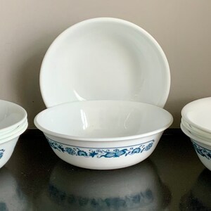 Set of 8 Corelle Old Town Blue (Onion) Coupe Cereal Bowls -- Free Shipping!!