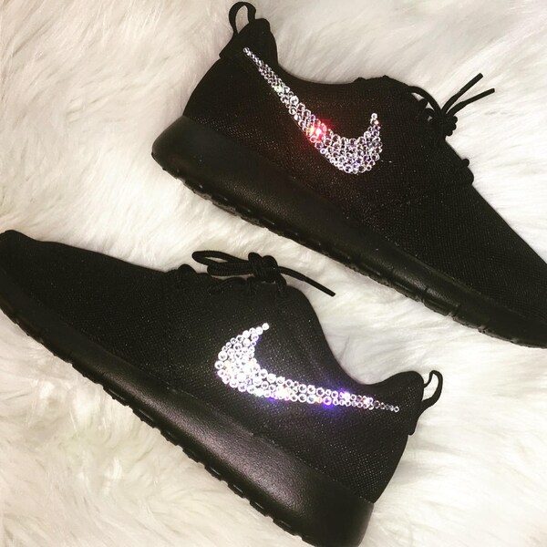 roshe black and white nikes