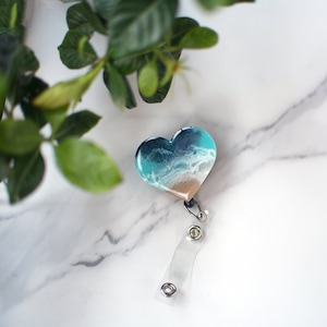 Heart Shaped Ocean Badge Reel – Retractable Nurse ID Holder, Cute Sea Theme Badge Clip, Teacher Gift Work Accessory