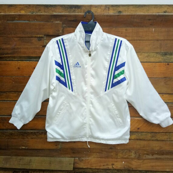jaket windbreaker adidas