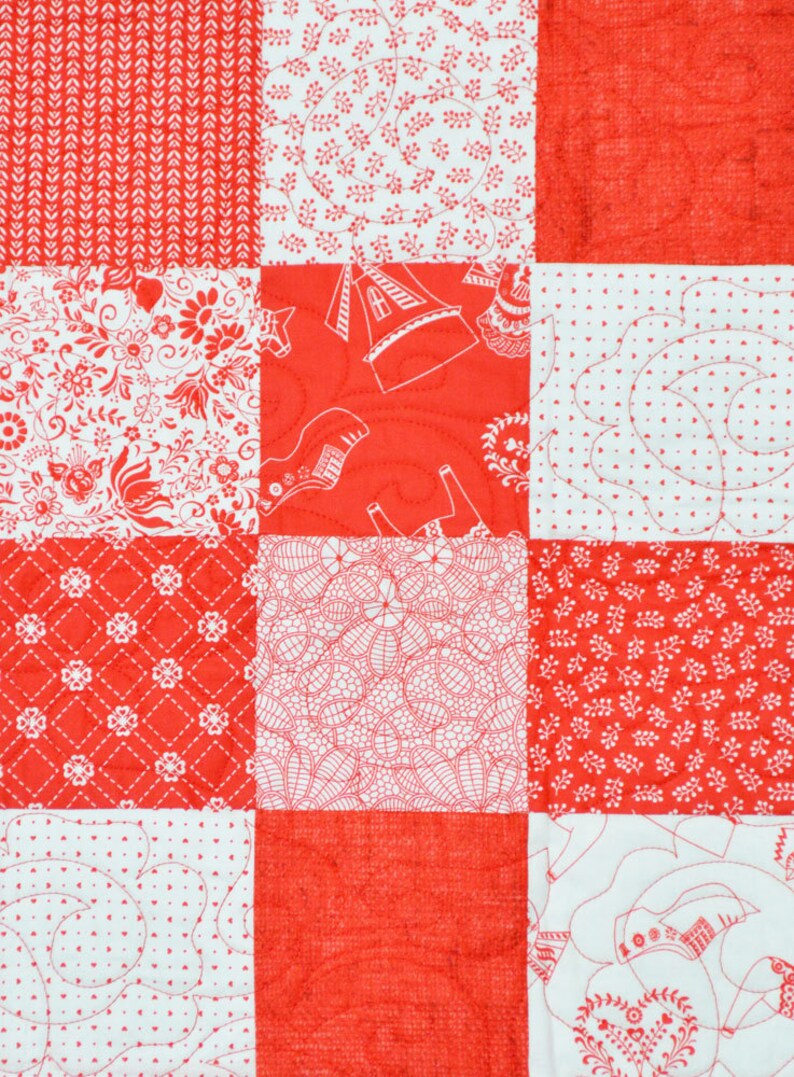 Red and White Checkered Lap Picnic Quilt image 3