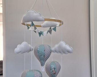 Móvil infantil unisex con forma de globo aerostático y banderines: Jemima, el patito de agua y la Sra. Piggy Winkle (género neutro, color menta).
