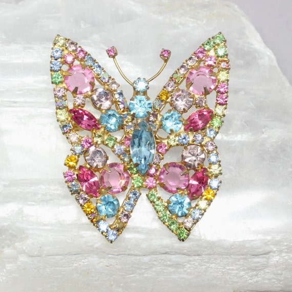  Pink Red Blue Rhinestone Butterfly Brooches For Women, Fashion  Multicolor Rhinestone Jewelry, Women's Brooches & Pins, Brooch Pins For  Women Fashion: Clothing, Shoes & Jewelry