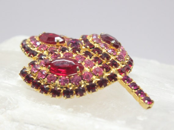 Vintage Red Pink Prong Set Rhinestone Leaf Brooch… - image 4