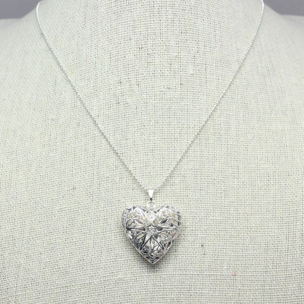 Vintage Silver Plated Filigree Star Heart Locket On Silver Tone Ball Chain Necklace