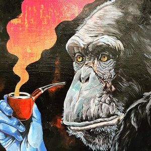 Puede incluir: Una pintura de un chimpancé con una expresión seria, sosteniendo una pipa roja con humo saliendo de ella. El fondo es una superficie oscura y texturizada con una nube de humo rosa y naranja brillante.