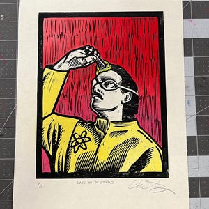 extraño Al se atreve a ser estúpido firmado linóleo bloque impresión devo parodia plantilla pintura en aerosol