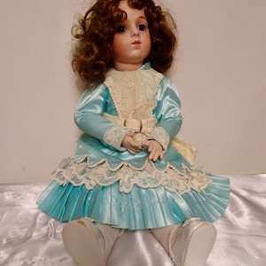 Muñeca Bru de 18" de alta calidad, con rostro hermoso.