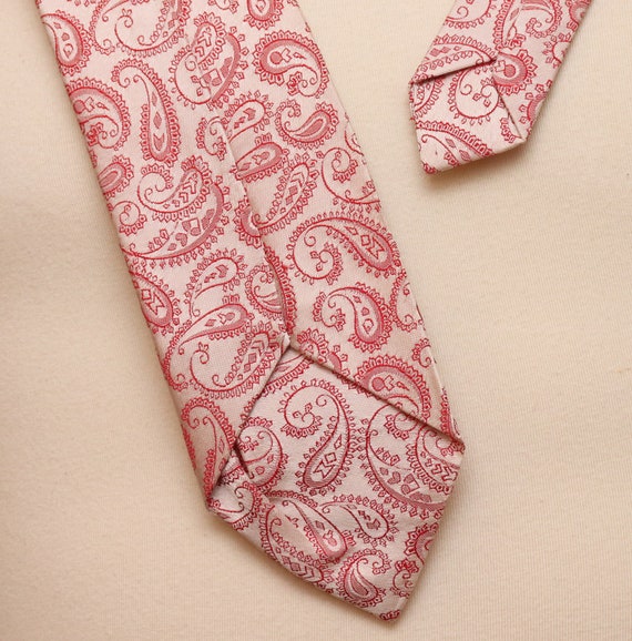 Vintage white and red paisley necktie - image 4