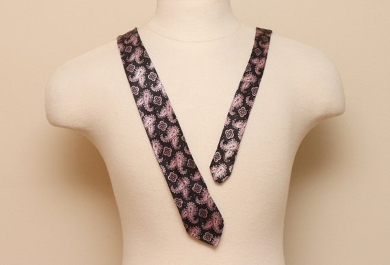 Vintage 1950-60s black and pink paisley skinny ne… - image 1