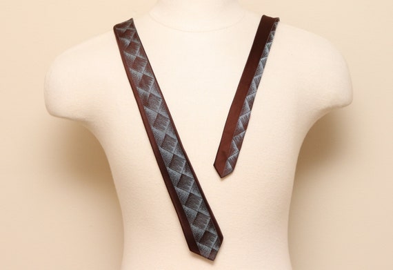 Vintage 1960-50s brown and blue diamond skinny nec