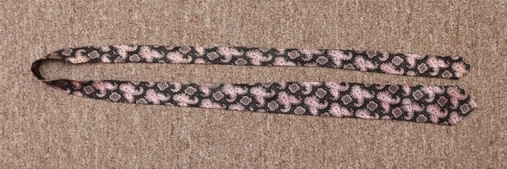 Vintage 1950-60s black and pink paisley skinny ne… - image 4