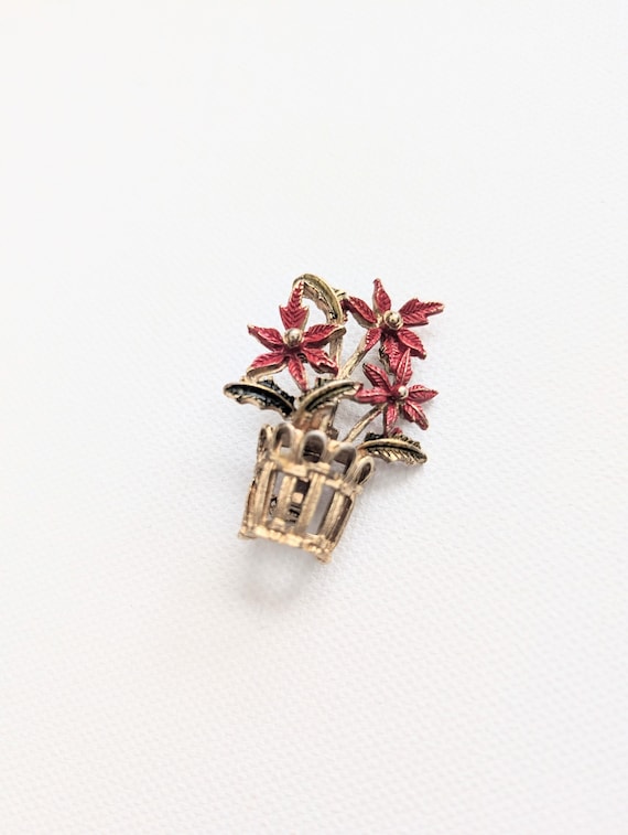 Vintage 1960s Gold Tone Casted Red Lilies in Bask… - image 1