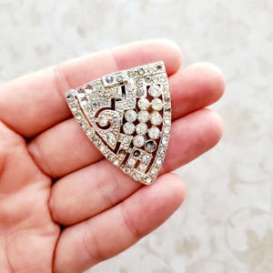 Broche de piel con diamantes de imitación estilo art déco, estilo años 50, en plata con baño de rodio.