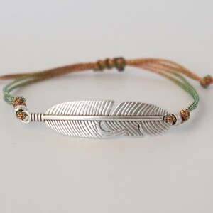 Bohemian Adjustable Feather Cord Bracelet - Dainty Friendship Jewelry Gift for Summer